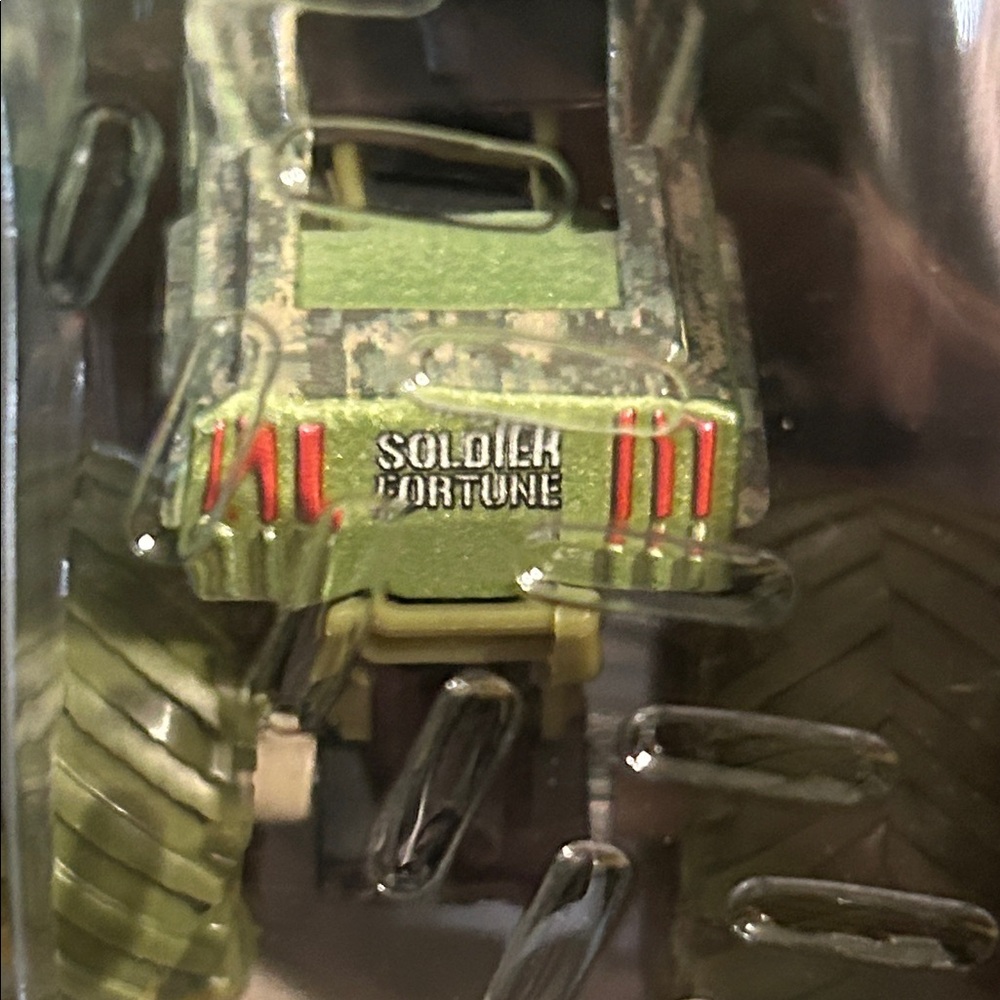 MONSTER JAM Shaker vs Soldier OF FORTUNE 2-Pack Toy Trucks - Green - Picture 6 of 8